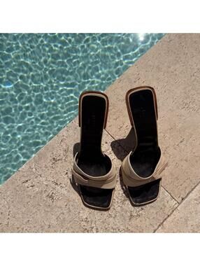 Vintage Gucci Beige Tan Leather Slide Wood Heel Summer Sandals